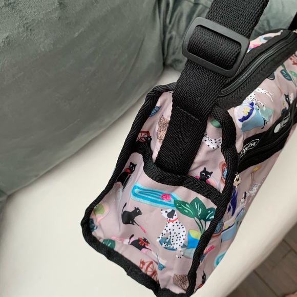 leSportsac crossbody bag with cat and dog print - Picture 6 of 9